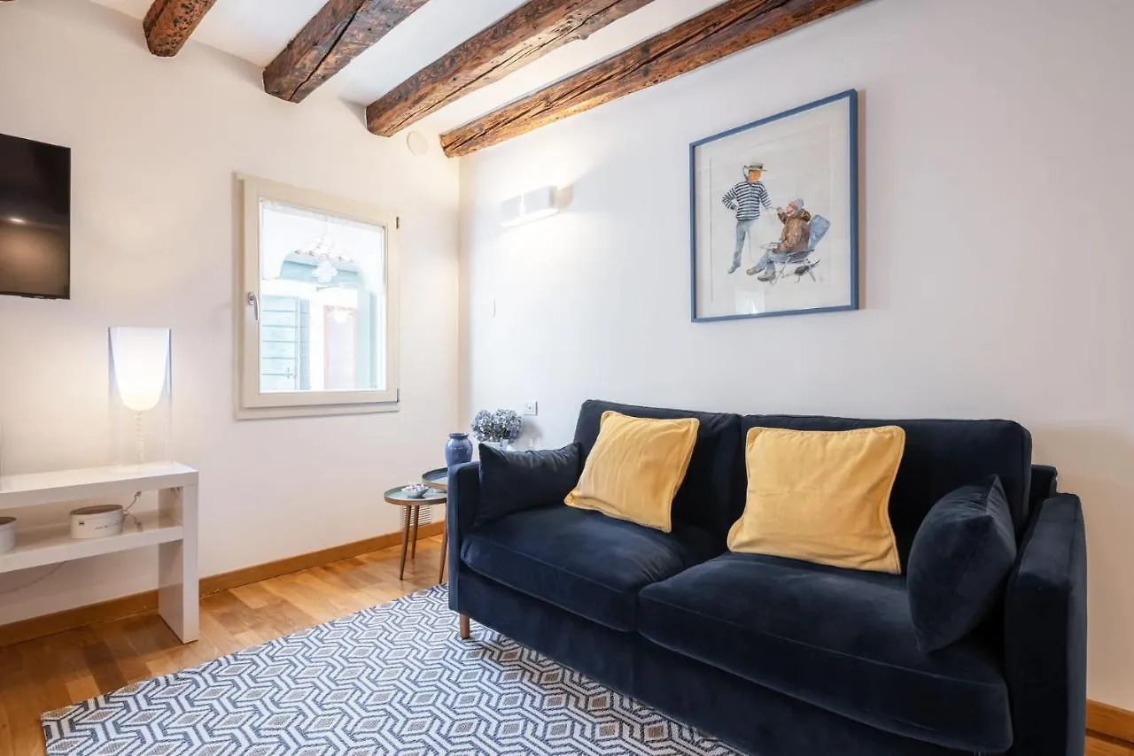 Ca' Laura - San Marco Canal View Venice Apartment