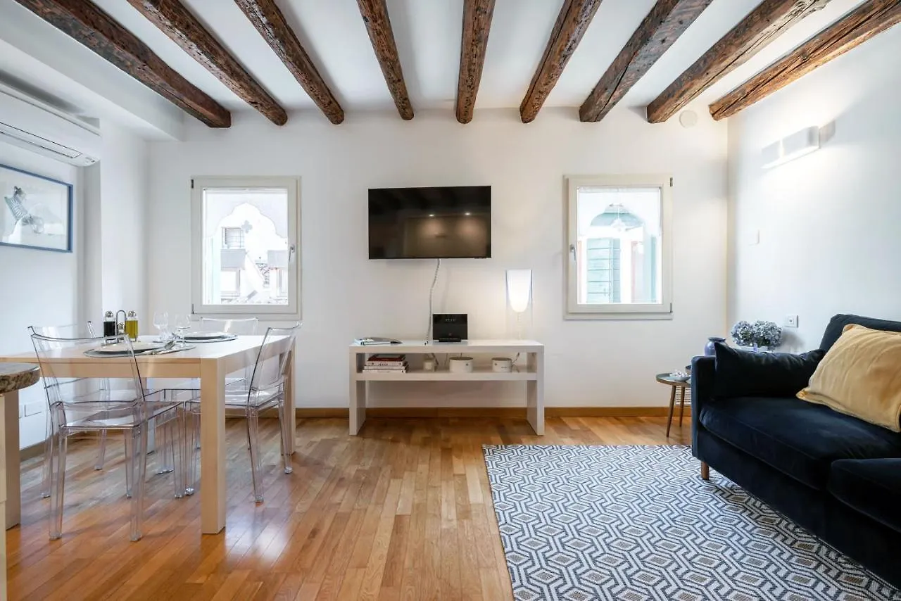 Apartment Ca' Laura - San Marco Canal View Venice