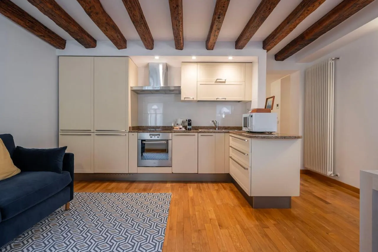 Ca' Laura - San Marco Canal View Venice Apartment