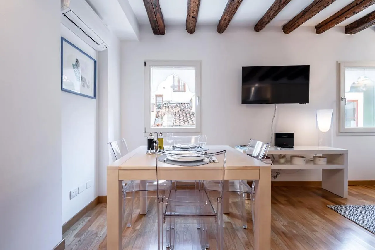 Apartment Ca' Laura - San Marco Canal View Venice Italy
