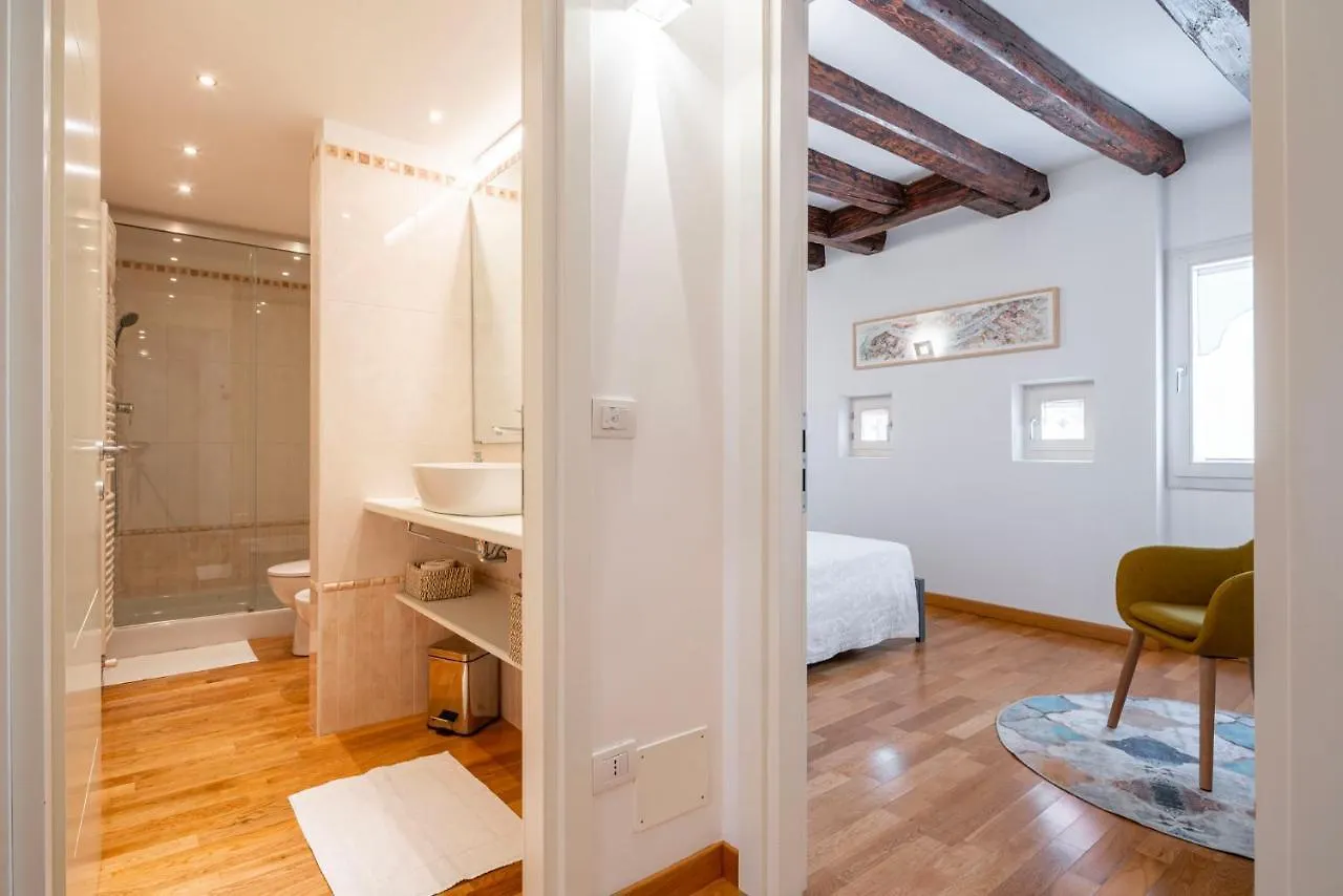 Apartment Ca' Laura - San Marco Canal View Venice