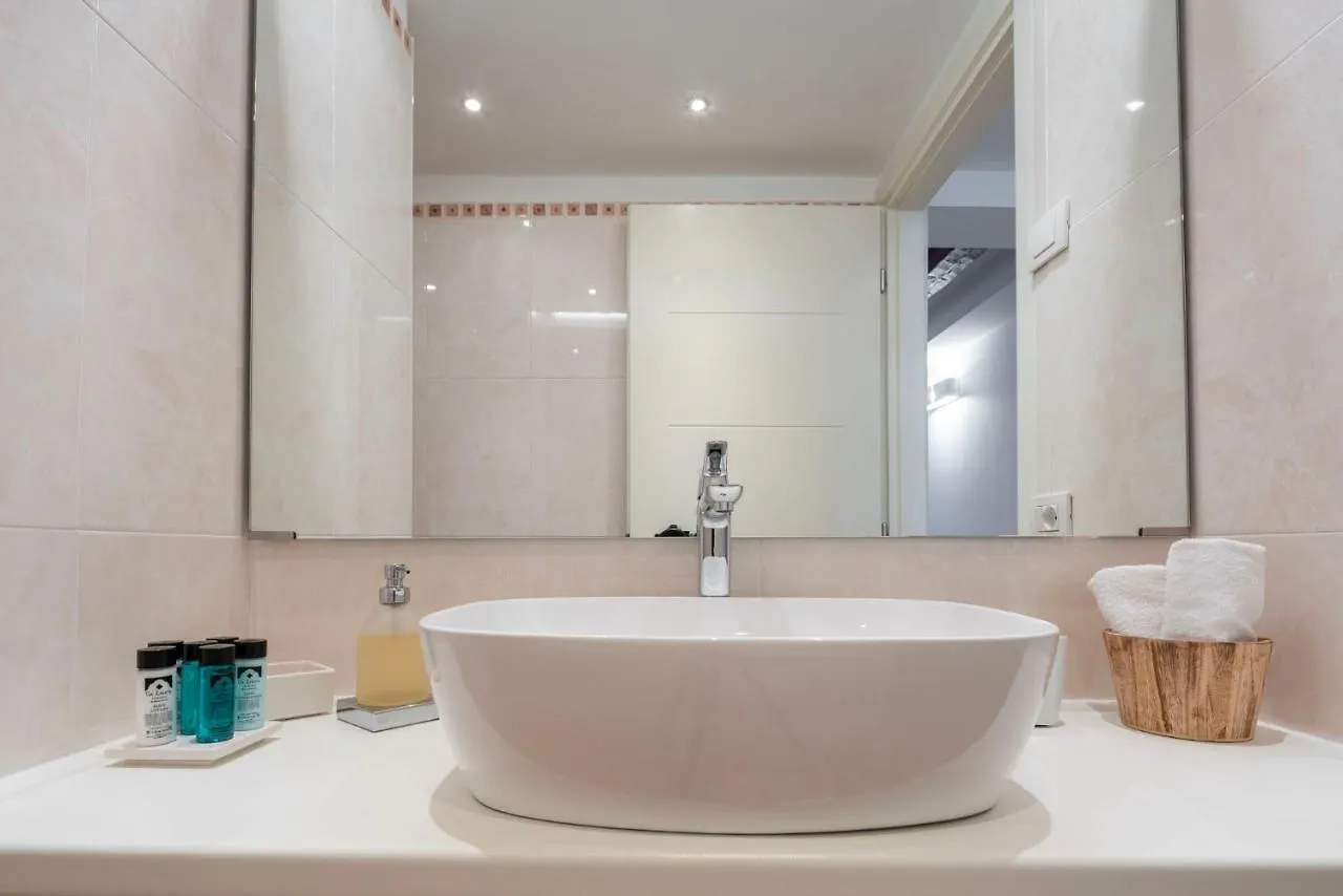 Apartment Ca' Laura - San Marco Canal View Venice Italy